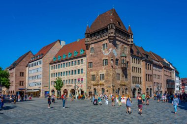 Nurnberg, Almanya, 11 Ağustos 2022: Alman kenti Nurnberg 'in Karolinenstrasse manzarası.