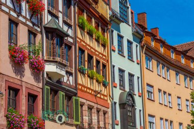 Nurnberg, Almanya, 11 Ağustos 2022: Almanya 'nın Nurnberg kentindeki kereste evleri.