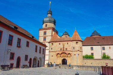 Wurzburg, Almanya, 11 Ağustos 2022: Wurzburg, Almanya 'daki Marienberg kalesinin iç avlusu.