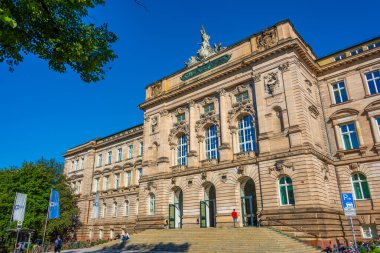 Wurzburg, Almanya, 12 Ağustos 2022: Alman Wurzburg Üniversitesi 'nin ana binası.