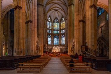 Regensburg, Almanya, 12 Ağustos 2022: Eski Alman kasabası Regensburg 'daki Aziz Peter Katedrali.