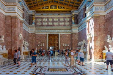 Regensburg, Almanya, 13 Ağustos 2022: Regensburg, Almanya yakınlarındaki Walhalla anıtının içi.