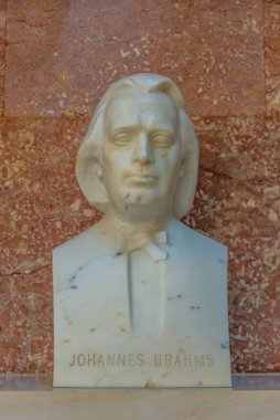 Regensburg, Almanya, 13 Ağustos 2022: Johannes Brahms - Almanya 'nın Regensburg kenti yakınlarındaki Walhalla anıtının içindeki tarihi figürlerden biri..