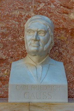 Regensburg, Almanya, 13 Ağustos 2022: Carl Friedrich Gauss - Almanya 'nın Regensburg kenti yakınlarındaki Walhalla anıtının içindeki tarihsel figürlerden biri..