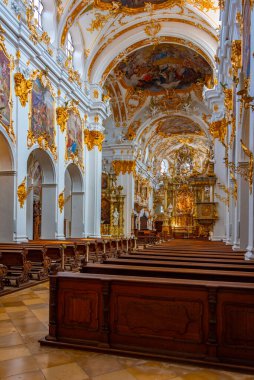Regensburg, Almanya, 13 Ağustos 2022: Almanya 'nın Regensburg kentindeki Alte Kapelle' in İçi.