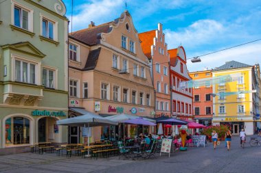 Ingolstadt, Almanya, 13 Ağustos 2022: Alman kenti Ingolstadt 'ta günbatımı manzarası.
