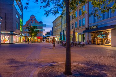 Ingolstadt, Almanya, 13 Ağustos 2022: Alman kenti Ingolstadt 'ta günbatımı manzarası.