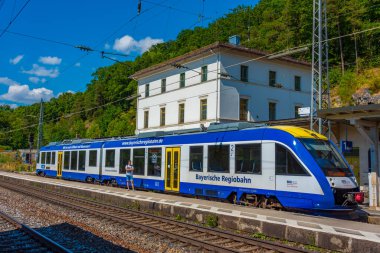 Eichstatt, Almanya, 14 Ağustos 2022: Eichstatt, Almanya 'daki ana tren istasyonunun görüntüsü.