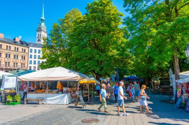 Münih, Almanya, 16 Ağustos 2022: Alman kenti Münih Viktualienmarkt.
