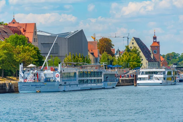 Regensburg Duitsland Augustus 2022 Stoomboten Afmeren Aan Waterkant Van Regensburg — Stockfoto