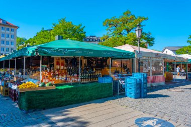 Münih, Almanya, 16 Ağustos 2022: Alman kenti Münih Viktualienmarkt.
