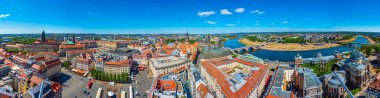 Dresden, Almanya, 8 Ağustos 2022: Dresden, Almanya 'daki Neumarkt Meydanı.