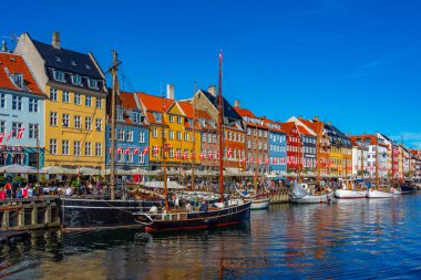 Kopenhag, Danimarka, 23 Haziran 2022: Orta Kopenhag 'daki eski Nyhavn limanının görüntüsü..