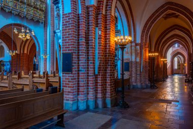 Roskilde, Danimarka, 23 Haziran 2022: Danimarka 'daki Roskilde katedralinin içi.