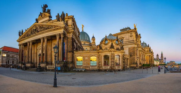 2022年8月7日ドイツ ドレスデン ドレスデン美術アカデミーの夕景 — ストック写真