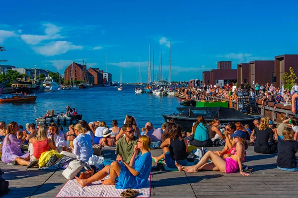 Kopenhag Danimarka Haziran 2022 Nsanlar Kopenhag Merkezindeki Ofelia Plajında Güneşli — Stok fotoğraf