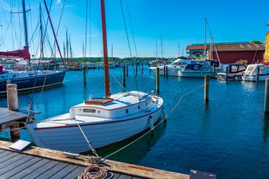 Svendborg, Danimarka, 21 Haziran 2022: Svendborg, Danimarka 'daki yat limanındaki eski teknelerin görüntüsü.