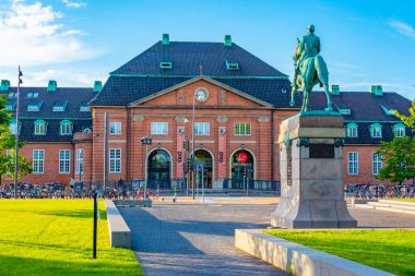 Odense, Danimarka, 19 Haziran 2022: Danimarka 'daki Odense tren istasyonunun görüntüsü.