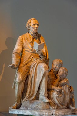 Odense, Danimarka, 19 Haziran 2022: Odense, Danimarka 'da Hans Christian Andersen heykeli.