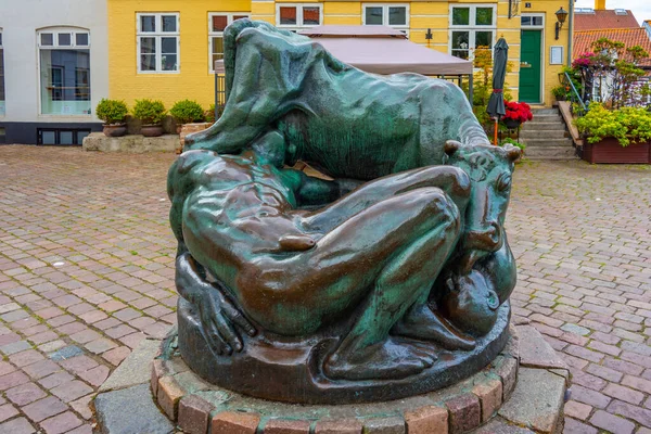 2022年6月20日デンマーク ファボーク デンマークの町ファボークにあるヤメルブロンデン彫刻 — ストック写真