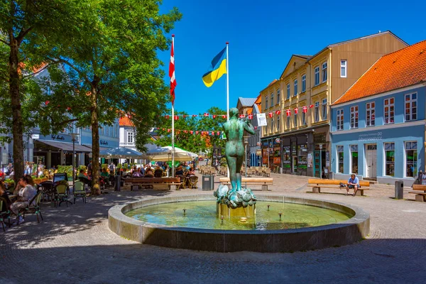 Sonderborg Dinamarca Junho 2022 Pessoas Estão Passeando Pelo Centro Cidade — Fotografia de Stock