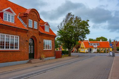 Skagen, Danimarka, 15 Haziran 2022: Danimarka 'nın Skagen kentindeki renkli cadde.