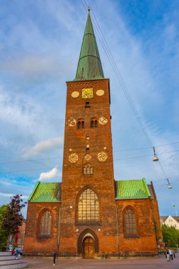 Aarhus, Danimarka, 14 Haziran 2022: Aarhus Katedrali 'nin günbatımı.