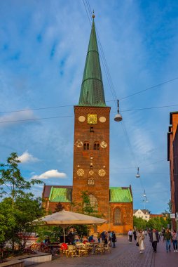 Aarhus, Danimarka, 14 Haziran 2022: Aarhus Katedrali 'nin günbatımı.