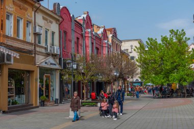 Pazarjik, Bulgaristan, 22 Nisan 2022: Bulgaristan 'ın Pazarjik kentinde bir sokak manzarası.