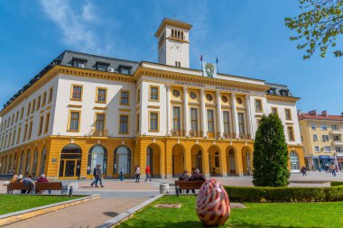 Sliven, Bulgaristan, 23 Nisan 2022: Bulgaristan 'ın Sliven kentinde belediye binası.