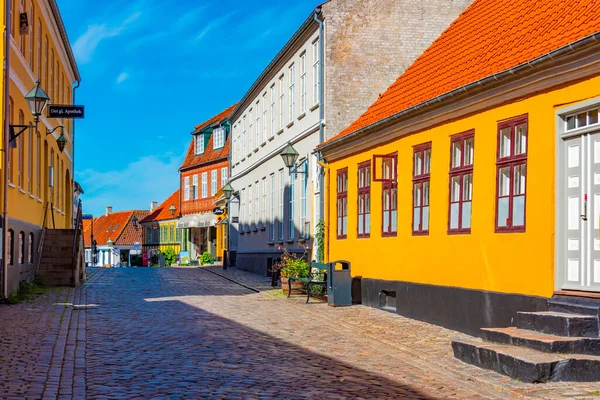 Ebeltoft Danimarca Giugno 2022 Strada Colorata Nella Città Danese Ebeltoft — Foto Stock