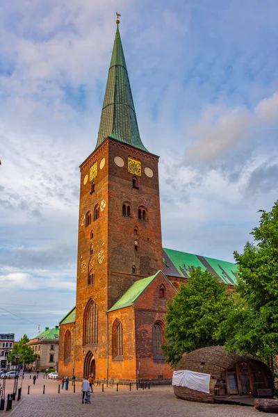 Aarhus, Danimarka, 14 Haziran 2022: Aarhus Katedrali 'nin günbatımı.