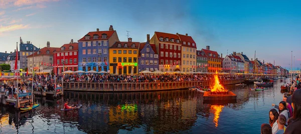 Copenhague Dinamarca Junio 2022 Celebraciones Verano Antiguo Puerto Nyhavn Centro — Foto de Stock