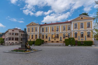 Kotel, Bulgaristan, 23 Nisan 2022: Bulgaristan 'ın Kotel kentinde belediye binası.