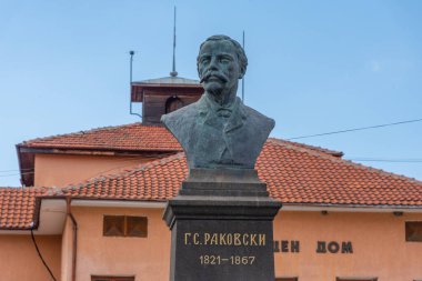 Kotel, Bulgaristan, 23 Nisan 2022: Bulgaristan 'ın Kotel kentinde Georgi Stoykov Rakovski heykeli.