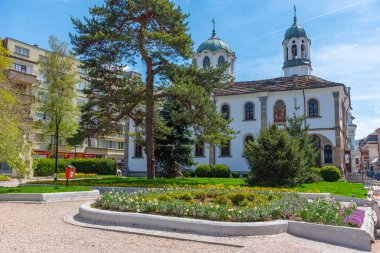 Gabrovo, Bulgaristan, 24 Nisan 2022: Bulgaristan 'ın Gabrovo köyünde Uspenie Bogorodichno Kilisesi.