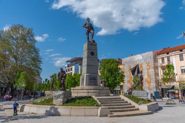 Pleven, Bulgaristan, 25 Nisan 2022: Bulgaristan 'ın Pleven kentinde General Vladimir Vazov Anıtı.