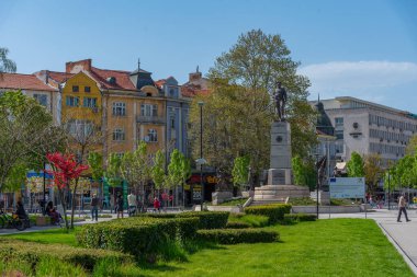 Pleven, Bulgaristan, 25 Nisan 2022: Bulgaristan 'ın Pleven kentinde General Vladimir Vazov Anıtı.