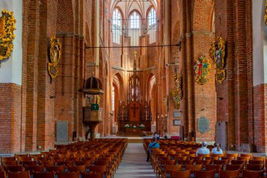 Riga, Letonya, 24 Haziran 2022: Letonya 'nın başkenti Riga' daki Aziz Peter Bazilikası.