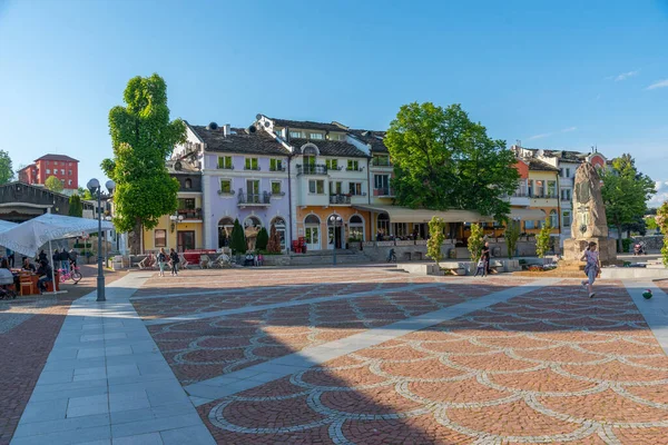 Lovech, Bulgaristan, 1 Mayıs 2022: İspanya 'nın Lovech kentinin ana meydanı.