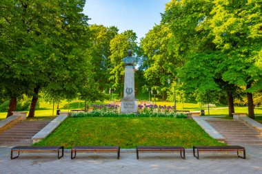 Tartu, Estonya, 27 Haziran 2022: Estonya 'nın Tartu kentinde Pirogov heykeli.