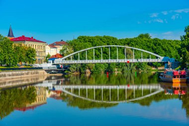 Tartu, Estonya, 27 Haziran 2022: Tartu, Estonya 'da Vabadussild Köprüsü manzarası.