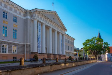Tartu, Estonya, 27 Haziran 2022: Estonya 'daki Tartu Üniversitesi manzarası.