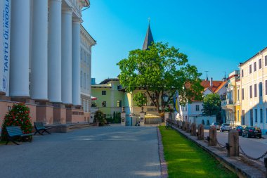 Tartu, Estonya, 27 Haziran 2022: Estonya 'daki Tartu Üniversitesi manzarası.