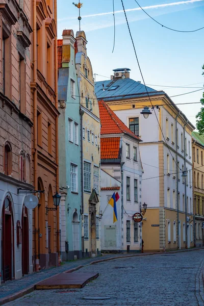 Riga Lettland Juni 2022 Soluppgång Gata Den Gamla Staden Riga — Stockfoto