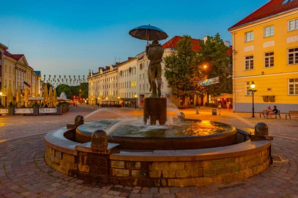 Tartu Estland Juni 2022 Skulptur Und Brunnen Die Küssenden Studenten — Stockfoto