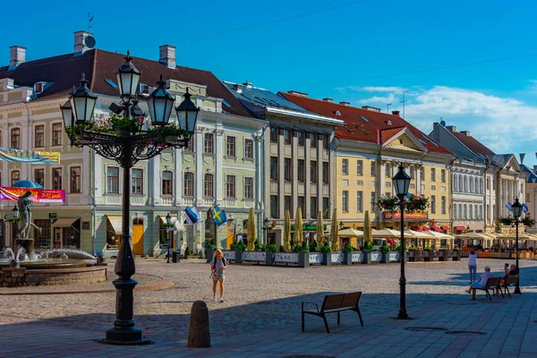 2022年6月27日 爱沙尼亚塔尔图 爱沙尼亚塔尔图镇市政厅广场的餐馆 — 图库照片