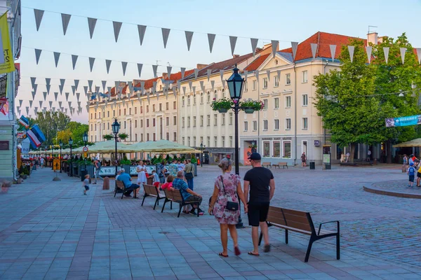 Tartu Estónia Junho 2022 Vista Pôr Sol Dos Restaurantes Praça — Fotografia de Stock