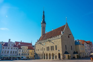 Tallinn, Estonya, 30 Haziran 2022: Tallinn, Estonya 'daki eski belediye binası..
