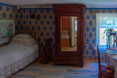 Tallinn, Estonya, 30 Haziran 2022: Tallin 'deki Estonya Açık Hava Müzesi' nde bir oturma odası.